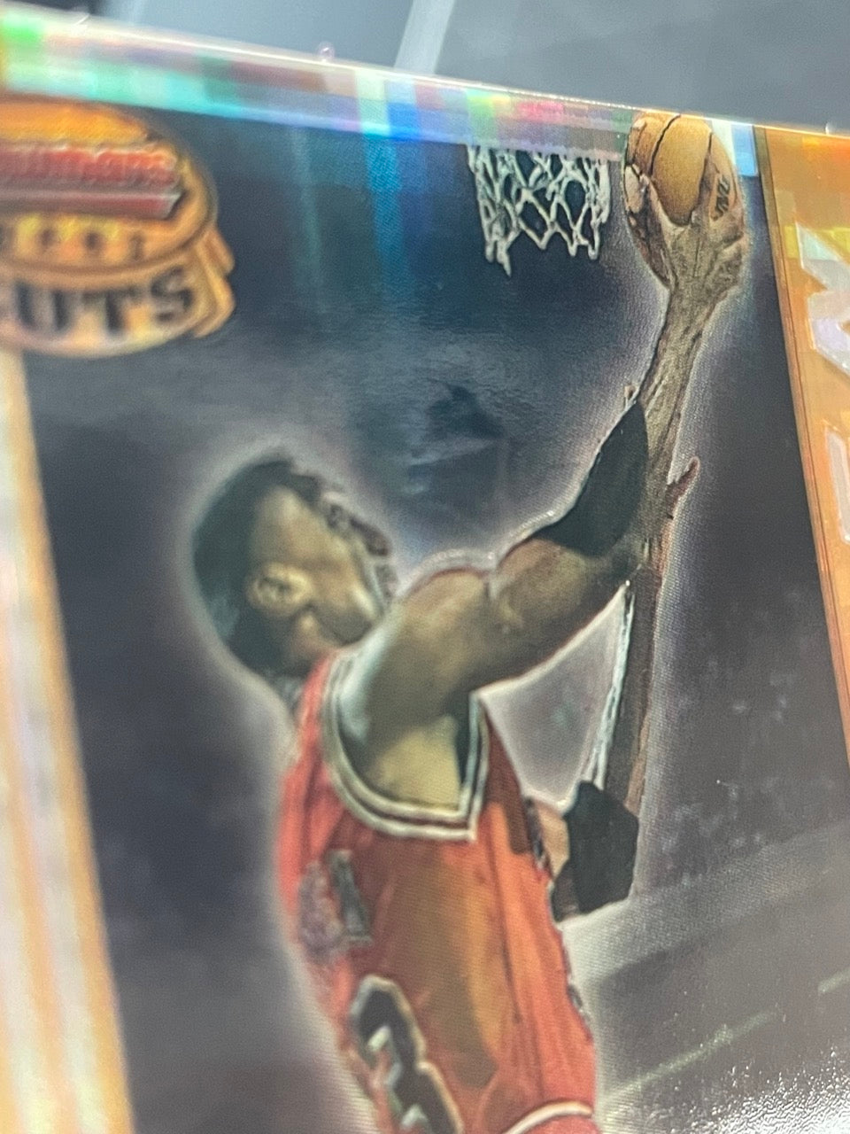 1996 Bowman's Best Cuts Scottie Pippen Atomic Refractor #BC10 Chicago Bulls - front zoom on surface bump