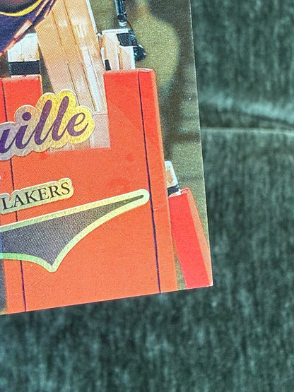 2004 Fleer Ultra Shaquille O’Neal Gold Medallion #143 condition detail 3
