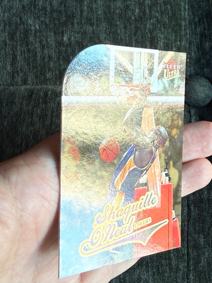 2004 Fleer Ultra Shaquille O’Neal Gold Medallion #143 condition detail 5
