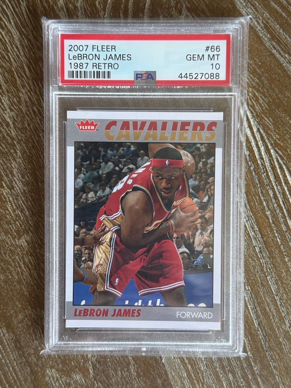 2007 Fleer LeBron James 1987 Retro #66 PSA 10